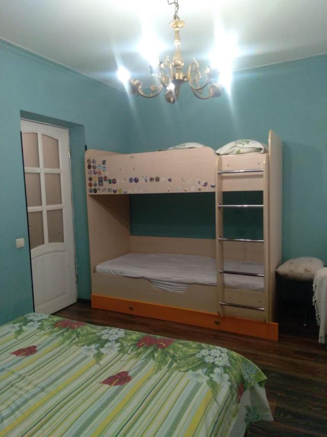 Apartment On Dzhonua Street Suchumi Zewnętrze zdjęcie